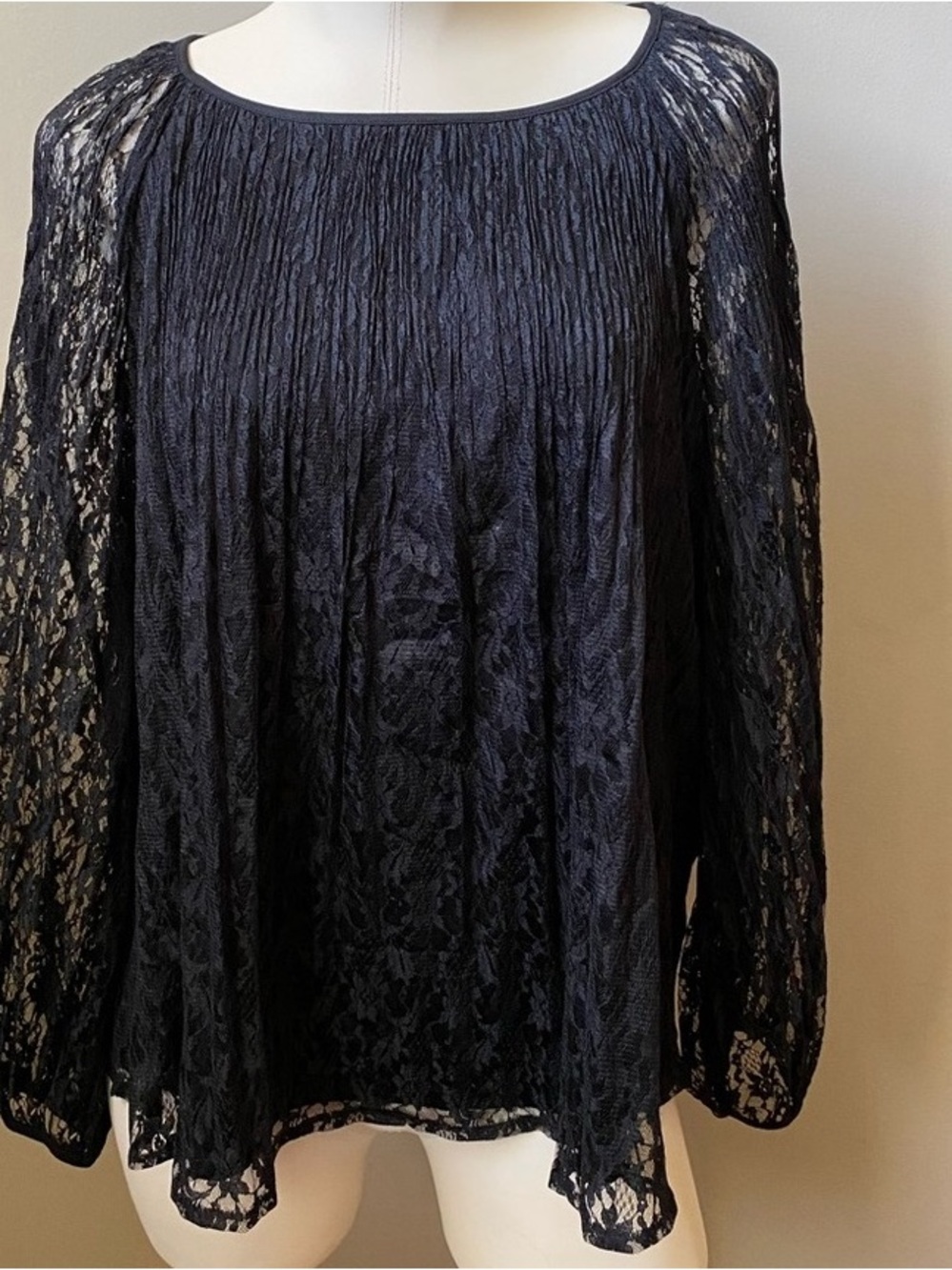 Black Lace Long-Sleeve Women's Top
